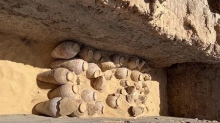 В Египте археологи обнаружили сотни кувшинов с вином 5000-летней выдержки