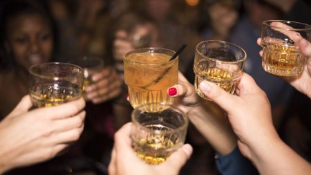 В Казахстане налог на дорогостоящий алкоголь увеличат в тысячу раз