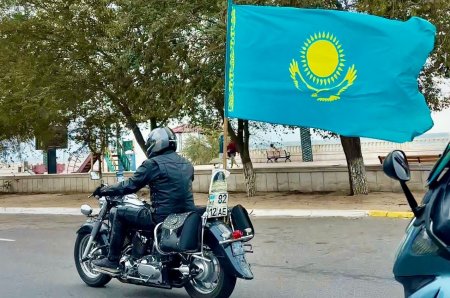 Самые необычные поздравления ко Дню Республики в Актау