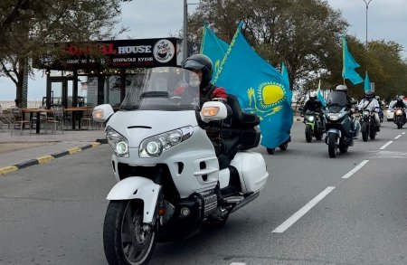 Самые необычные поздравления ко Дню Республики в Актау