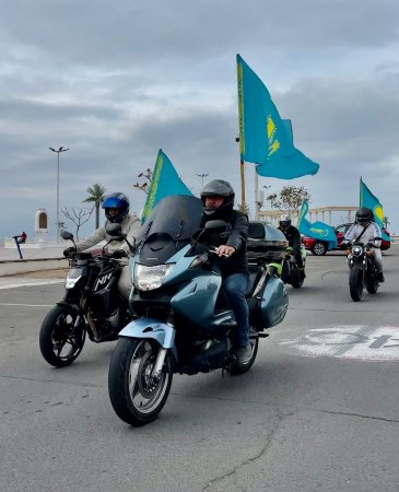 Самые необычные поздравления ко Дню Республики в Актау