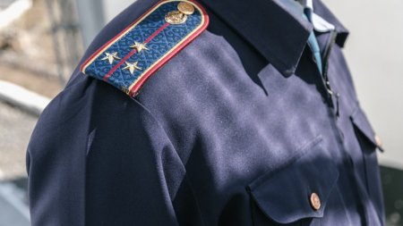 Полицейские с визитками пройдут по квартирам казахстанцев 
