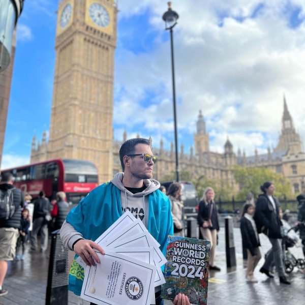 Ильдар Ягъяев из Актау посетил офис Книги рекордов Гиннесса