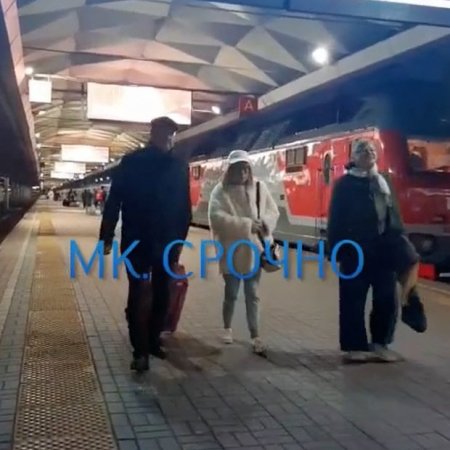 Алла Пугачева вернулась в Россию поездом и без Галкина. Что ждет певицу на родине?