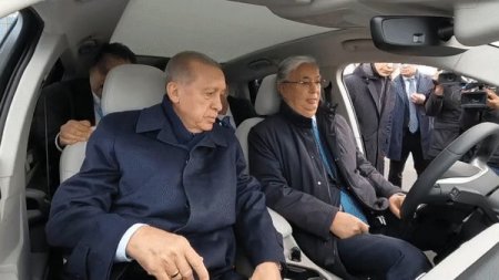 Эрдоган подарил Токаеву электромобиль