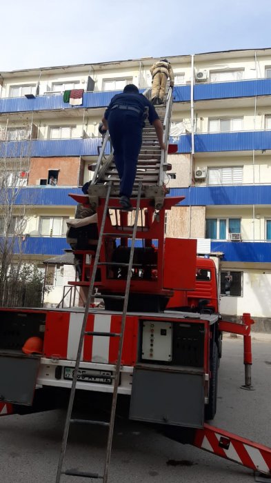 Восьмерых детей вызволили из запертых квартир за неделю спасатели Актау