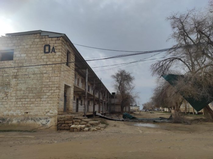 Поврежденные ветром кровли двух жилых домов в селе Боранкул пообещали восстановить