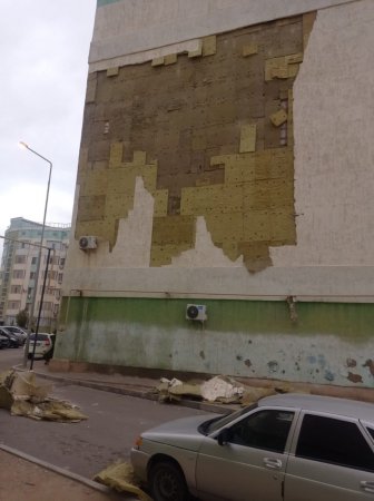 Последствия сильного ветра публикуют жители Актау: объявлено новое штормовое предупреждение