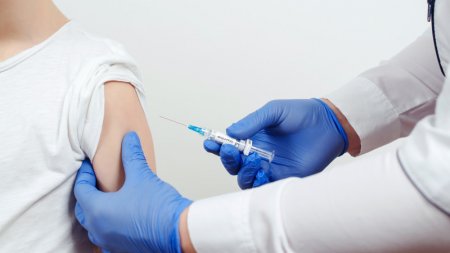 Вспышка кори: в Казахстан привезли 500 тысяч доз вакцин 