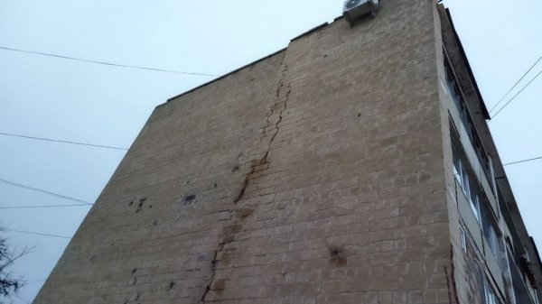Расходится по швам: какая судьба ожидает дом с трещиной в Актау