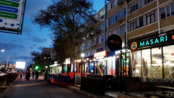 Закон не для всех: противостояние жильцов с владельцем кафе продолжается в Актау