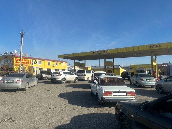 Водители пожаловались на очереди за газом на автозаправках Актау