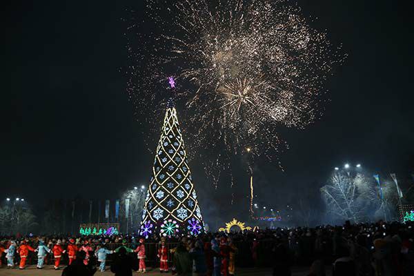 Елку зажгли в Актау: а как в других городах?