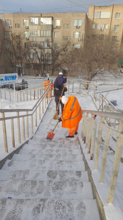 В Актау уборкой снега занимаются 23 единицы спецтехники и более 100 работников ТОО «Компания Строй Инвест 2020»