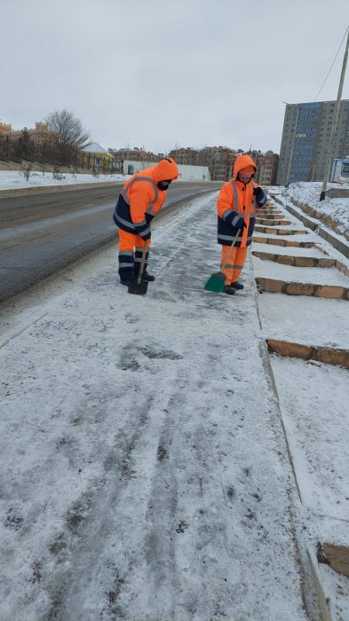 В Актау уборкой снега занимаются 23 единицы спецтехники и более 100 работников ТОО «Компания Строй Инвест 2020»