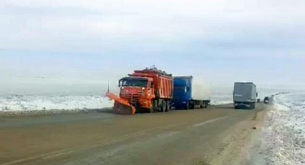 Сколько грузовых авто вытянули из снежных заносов в Мангистау
