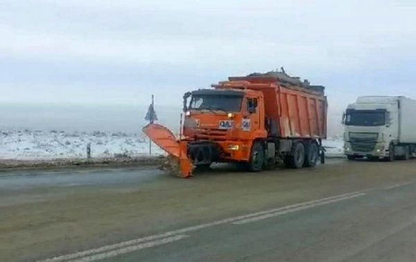 Сколько грузовых авто вытянули из снежных заносов в Мангистау