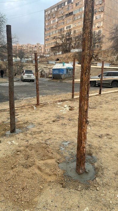 Жители 14 микрорайона Актау: Может хватит уже пристроек?