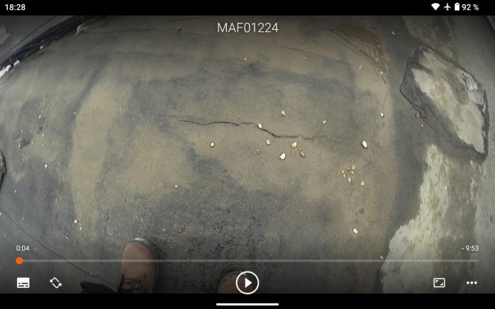 Потоп с потолка: жители 5 микрорайона жалуются на протекающую крышу в жилом доме №28