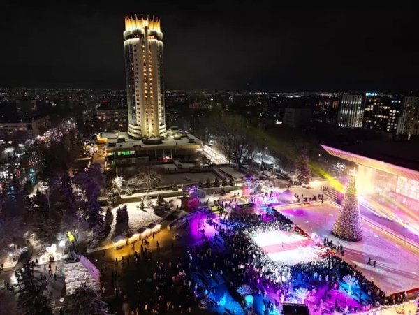 Елку зажгли в Актау: а как в других городах?