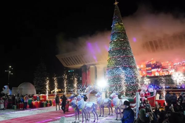 Елку зажгли в Актау: а как в других городах?