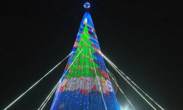 Елку зажгли в Актау: а как в других городах?