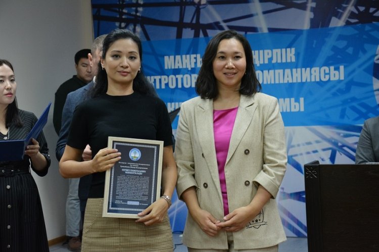 Работникам АО «МРЭК» вручены профессиональные награды ко Дню энергетика