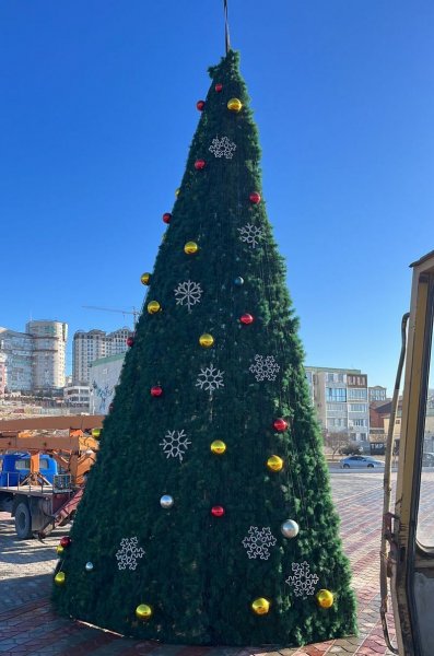 Унесённая ветром: ёлку восстановили в Актау