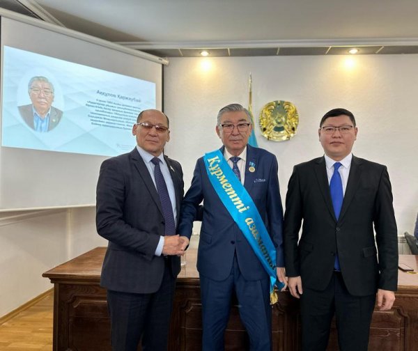 Кто стал «Почётным гражданином Актау»