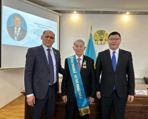 Кто стал «Почётным гражданином Актау»