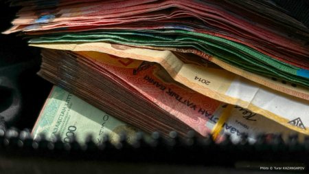 В Антикоре назвали суммы взяток, с которыми ловили чиновников в уходящем году