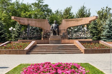 «Кто ж его посадит!»: сколько в мире осталось памятников Нурсултану Назарбаеву