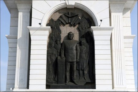 «Кто ж его посадит!»: сколько в мире осталось памятников Нурсултану Назарбаеву