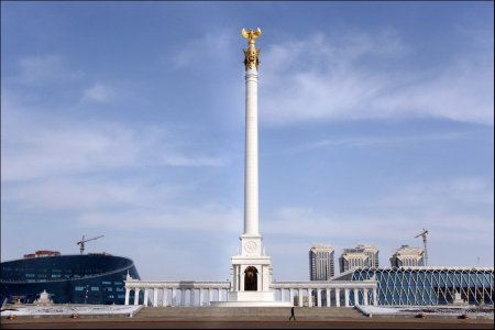 «Кто ж его посадит!»: сколько в мире осталось памятников Нурсултану Назарбаеву