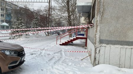 Крыша обрушилась в многоэтажном доме в Петропавловске