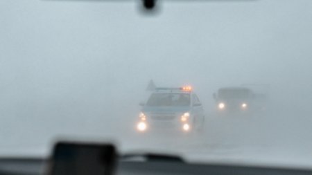 "Гололед и туман": почти по всему Казахстану объявлены штормовые предупреждения