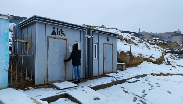 Санитарный день: почему туалеты на набережной Актау вновь оказались закрыты