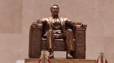 Памятник Нурсултану Назарбаеву убрали из Национального музея 