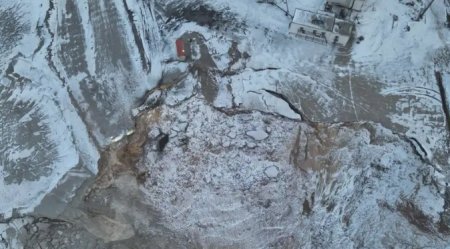 Автобус провалился в землю: поиски могут приостановить