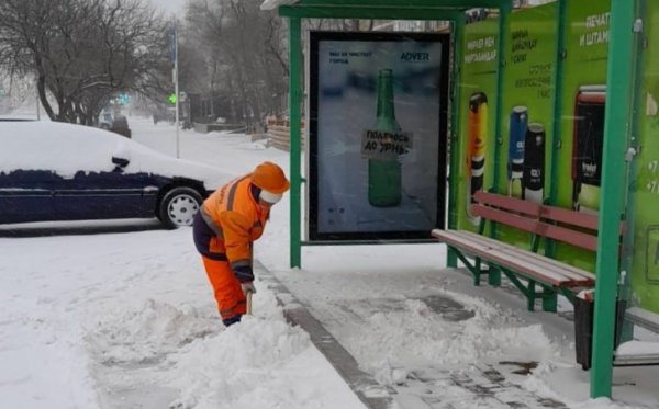 Актау убирают от снега