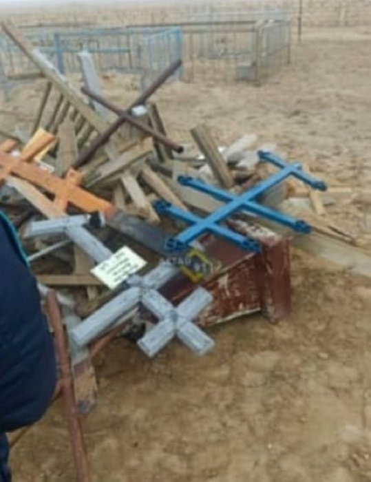 В Каракиянском районе восстановили могилы на православном кладбище после набега вандалов