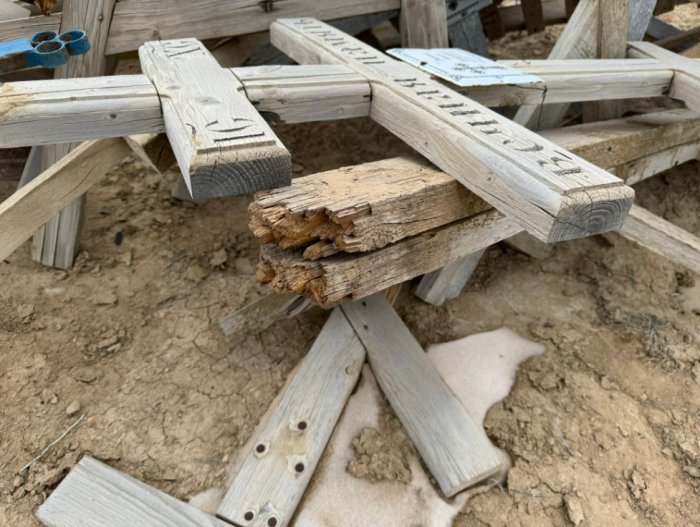 В Каракиянском районе восстановили могилы на православном кладбище после набега вандалов