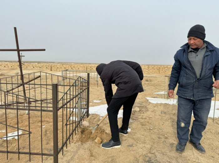 В Каракиянском районе восстановили могилы на православном кладбище после набега вандалов