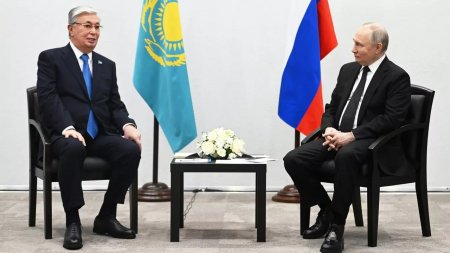 Россия под руководством Путина достигает заметных успехов, заявил Токаев