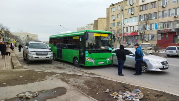 Пассажирский автобус попал в ДТП в Актау