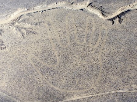 Откуда в Мангистау появились геоглифы?