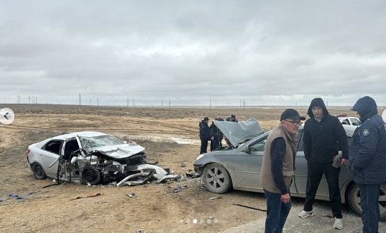 Два человека погибли из-за обгона и столкновения со встречным автомобилем на трассе в Мангистау