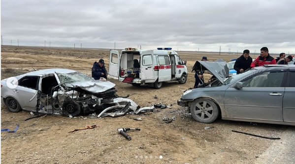 Два человека погибли из-за обгона и столкновения со встречным автомобилем на трассе в Мангистау