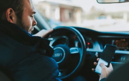 В Нидерландах штраф за пользование мобильным телефоном за рулем повысили до 420 евро