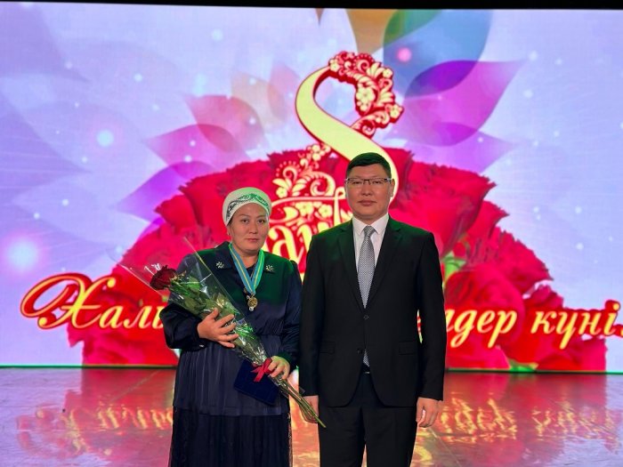 В Актау в честь Международного женского дня наградили многодетных матерей